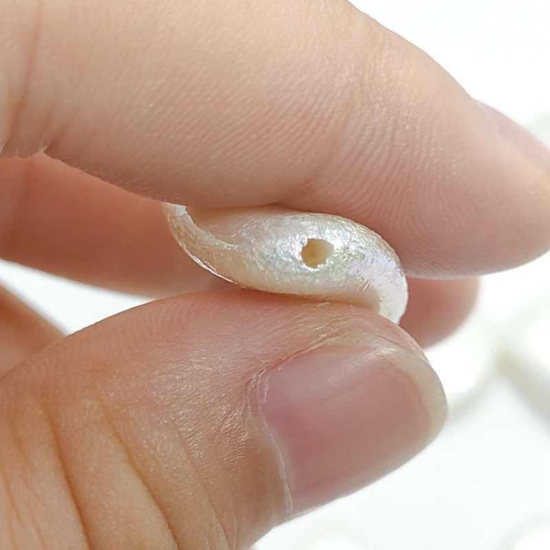 Подвески из круглых квадратных бусин неправильной формы в форме сердца с белой