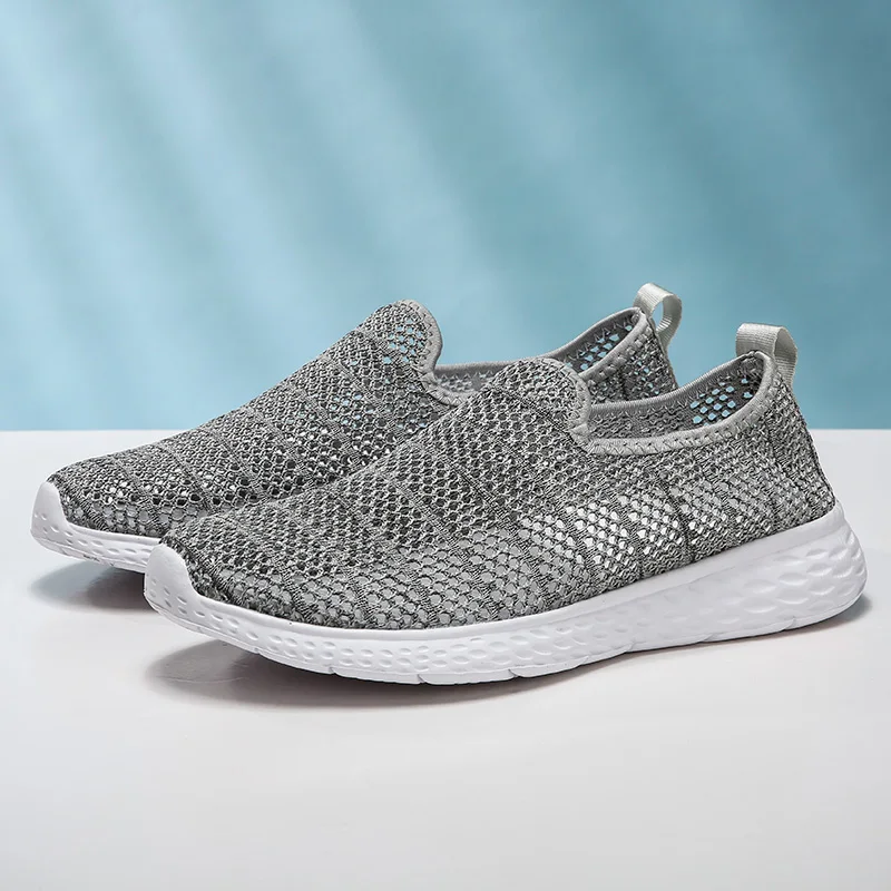 Summer Casual Lightweight Men's Running Shoes Breathable Mesh Slip on Sneakers Women Couple Outdoor Walking Designer Shoes Men