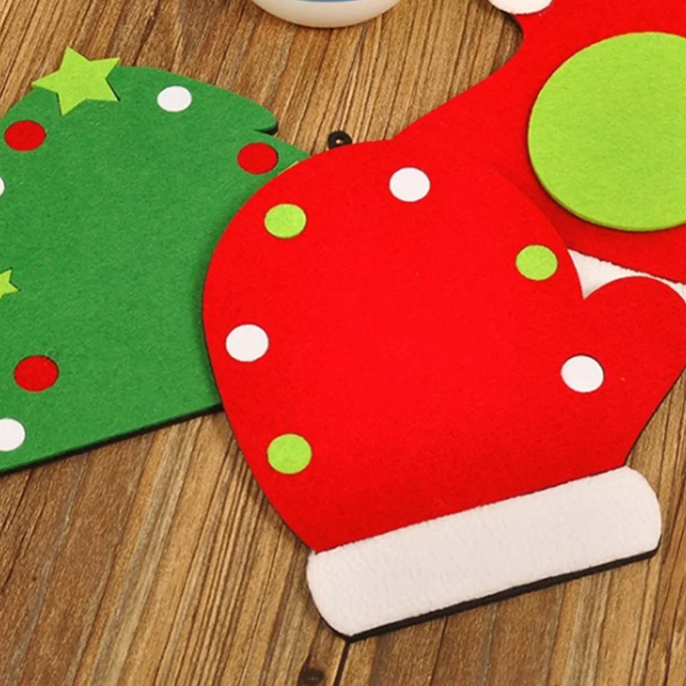 

4pcs Christmas Non-woven Cup Mats Heat Resistant Coasters Placemat for Home Restaurant (Glove)