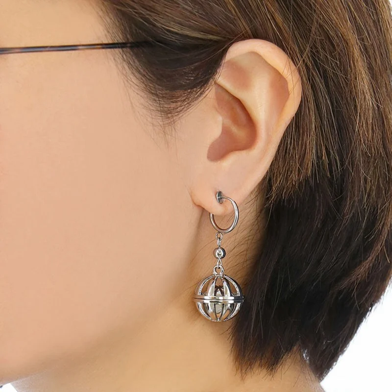 

1pc Anime Tokyo Revengers Kazutora Hanemiya Hoop Earrings Hollow Ball Pendant Dangle Earring Cosplay Jewelry Accessories
