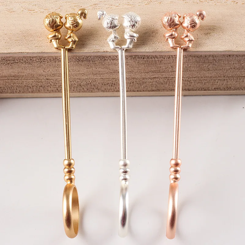 

Cigarette Hand Holder for Women Men Personality Gift smoking Accessories Ring Rack Metal Finger Clip
