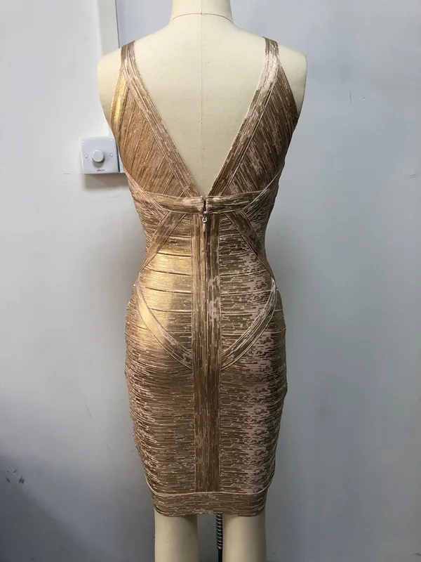 Вечернее женское платье с золотыми фольгированными принтами v-образным вырезом