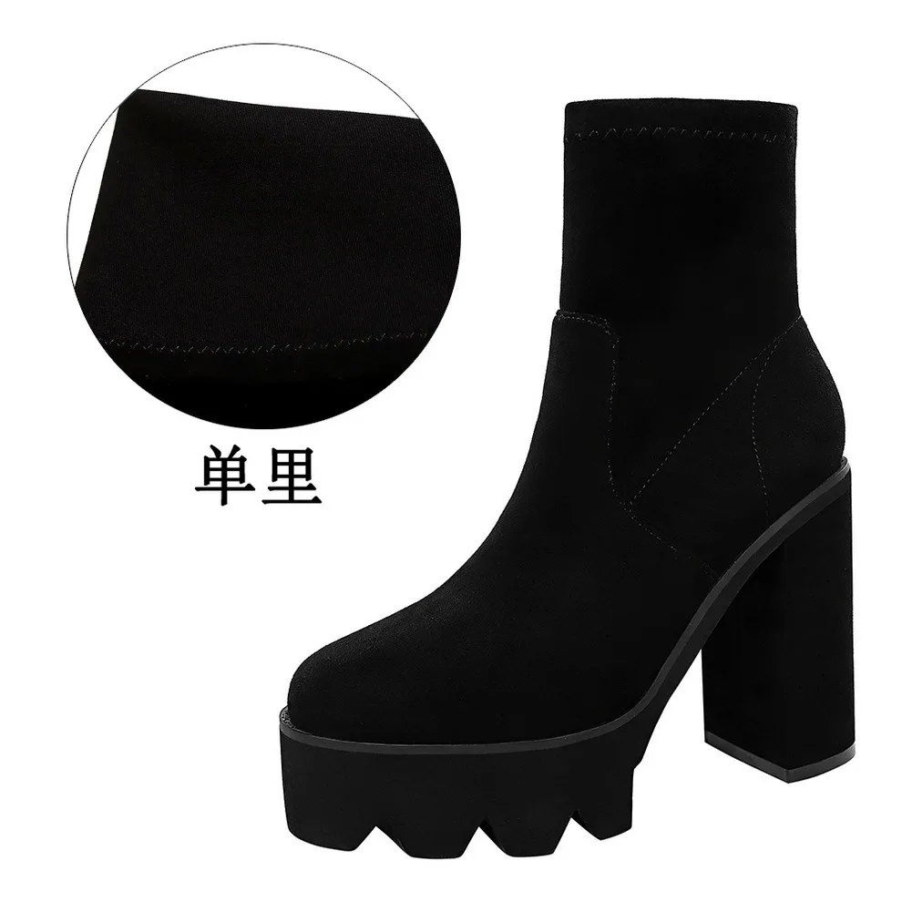 Black without plush В Корейском стиле; Модные женские ботинки на толстом каблуке; Супер Высокий каблук на толстой подошве, водонепроницаемые туфли на платформе с замшевой отделкой ботинки с зауженным мысом - Цвет: Black without plush