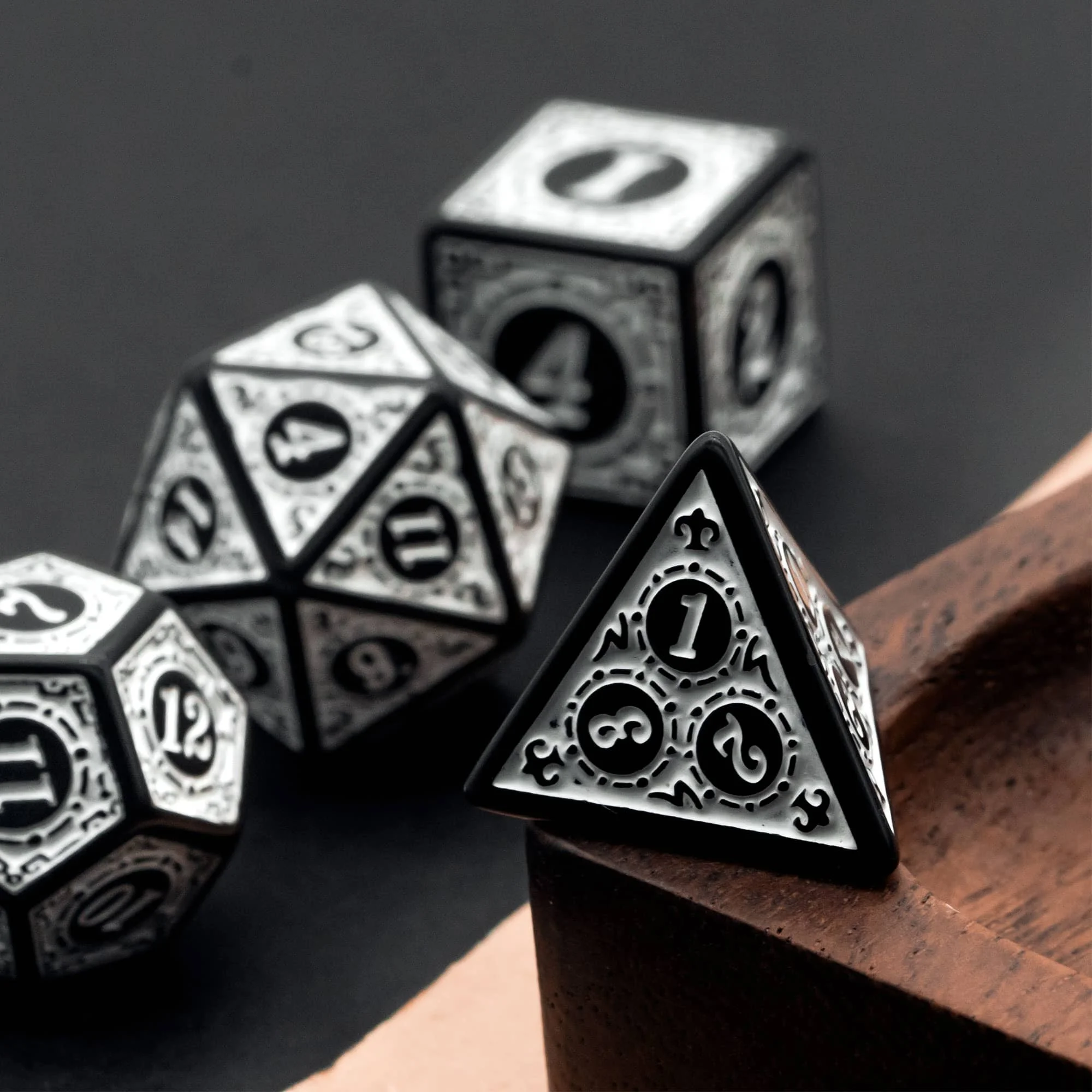 Руны оконные решетчатые белые игральные кости DND набор D4 ~ D20 многогранные кубики