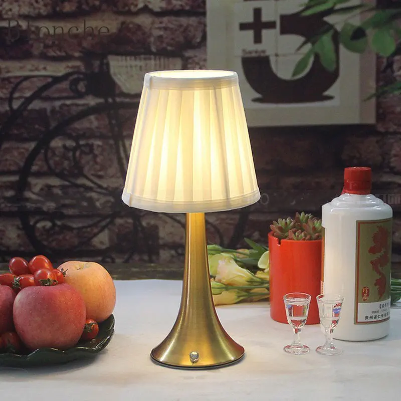 

Luxury Fabric Table Lamp Retro Wireless Bar Table Lamp Touch Sensing Bedside Table Cafe Outstanding Dining Room Lighting