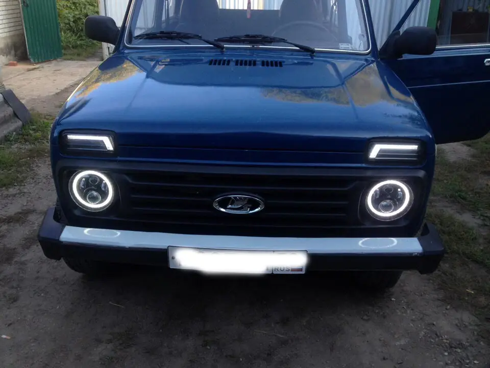 Светодиодные дневные ходовые огни для Lada Niva 4X4 1995 с ходовым поворотным сигналом