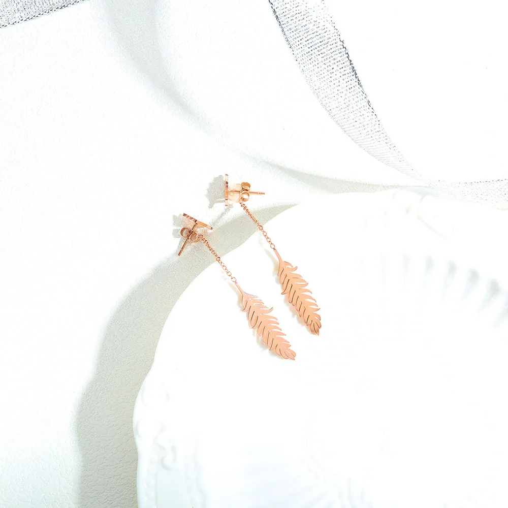 Lokaer Модные кисточки перо серьги из нержавеющей стали ювелирные изделия для