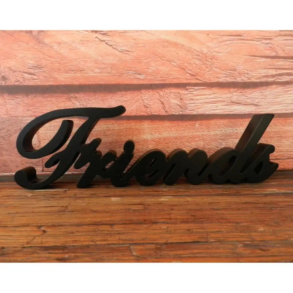 Черный матовый деревянный знак слова отдельно стоящий Друзья