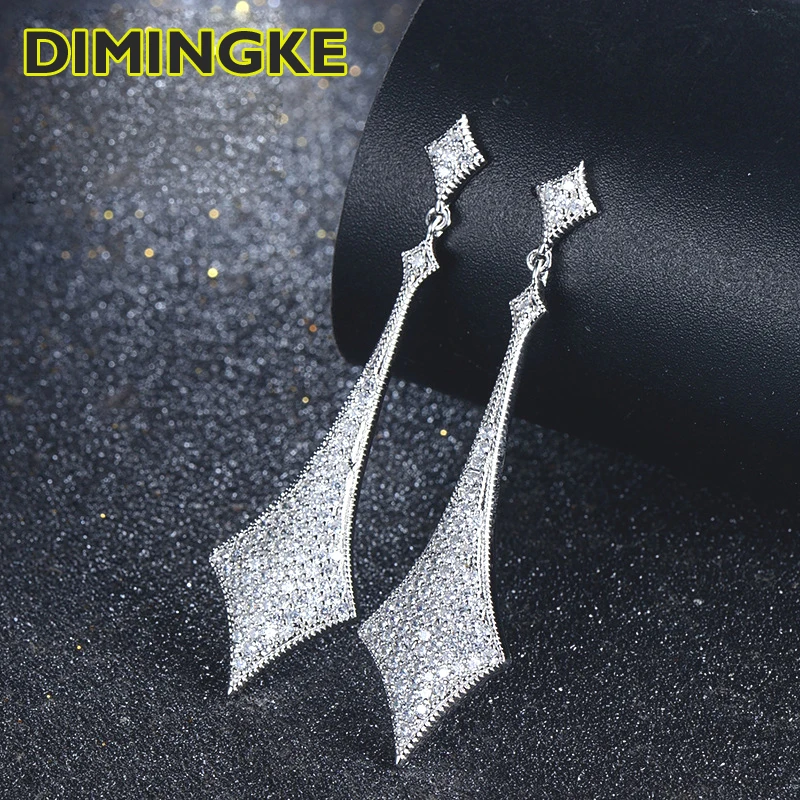 

Серьги с бриллиантами в форме капли из серебра пробы