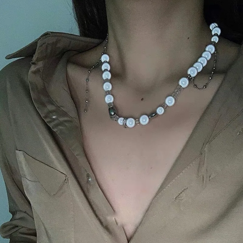 

Korean design sense luminous pearl metal love beaded necklace men and women punk style niche personality tassel necklace trendy