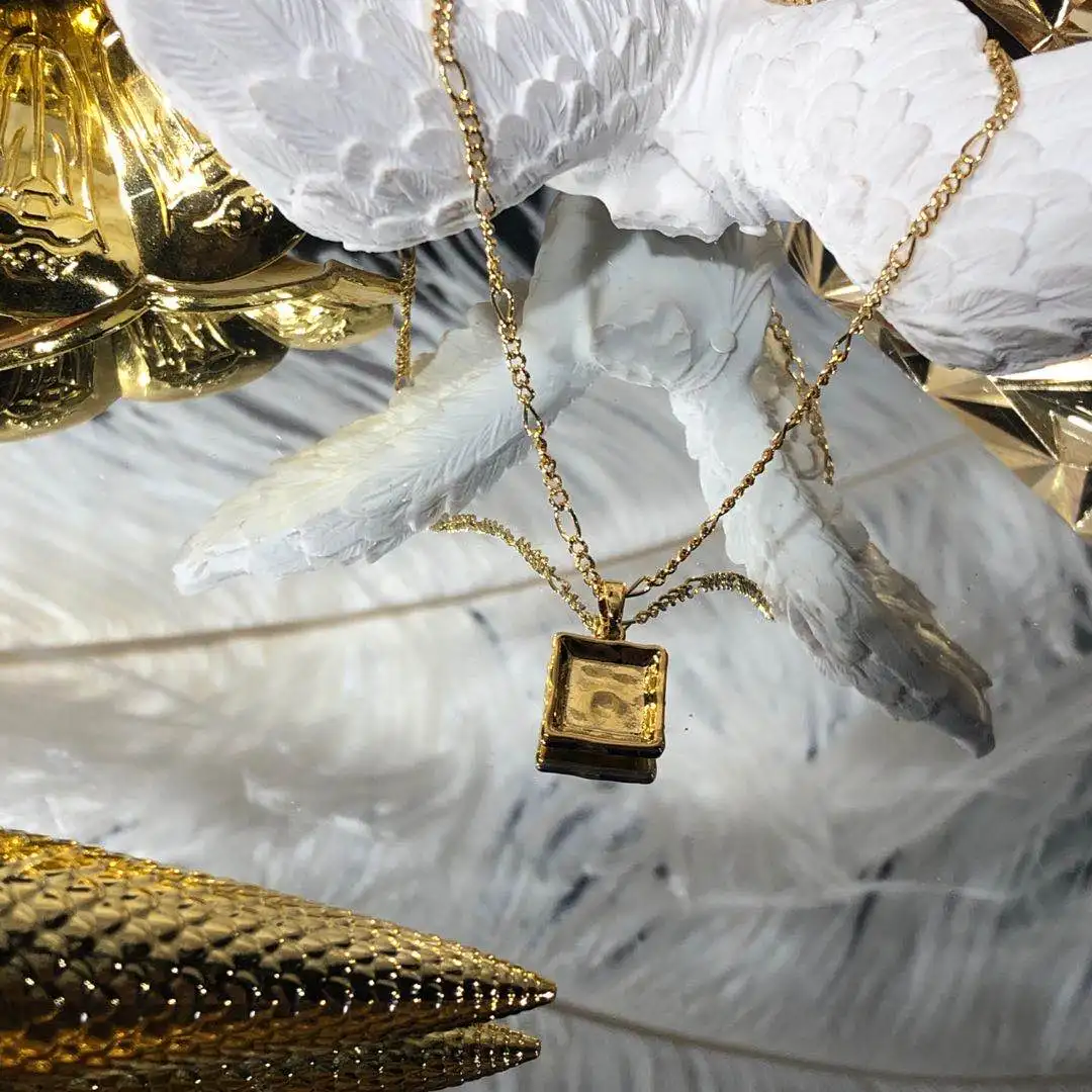 

Square Charms Necklace Brass With 18K Gold Women Jewelry Runway T Show Party Designer Gown Top Ins Japan Korean Trendy