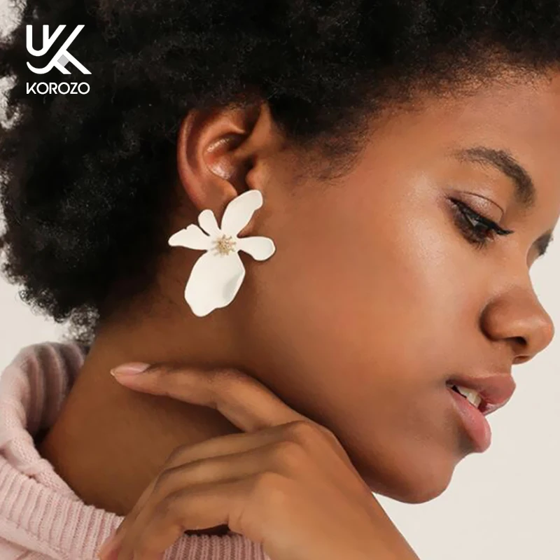 Милые ювелирные изделия серьги гвоздики с эффектом распыления краски цветком