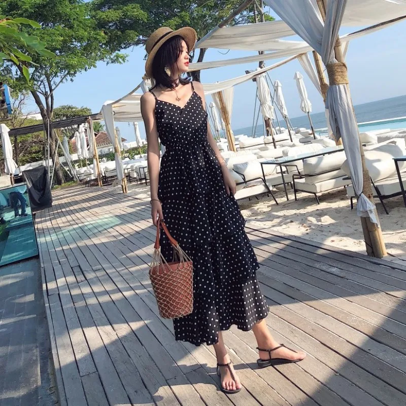 Женское летнее платье на бретелях красное в горошек с v образным вырезом тонких