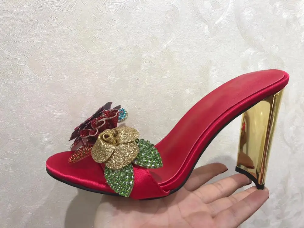 Red Glitter Flower Шикарные стразы; цветочный декор; босоножки на высоком каблуке; пикантные летние шлепанцы на необычном металлическом каблуке с одним ремешком; Новинка года; женская обувь на высоком каблуке - Цвет: Red Glitter Flower