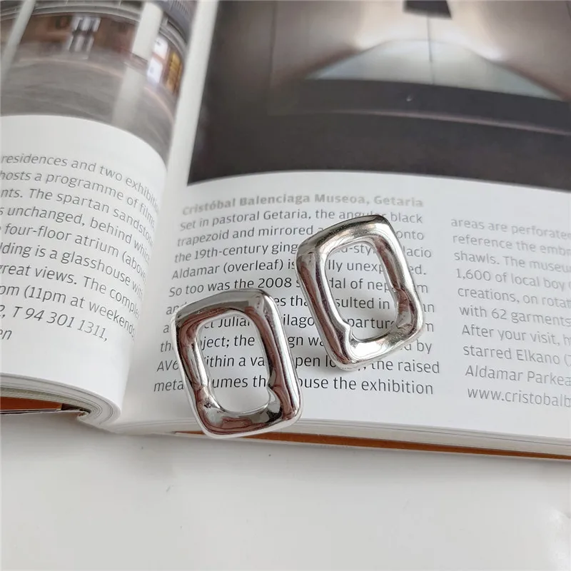 Женские серьги гвоздики из серебра 925 пробы с геометрическим