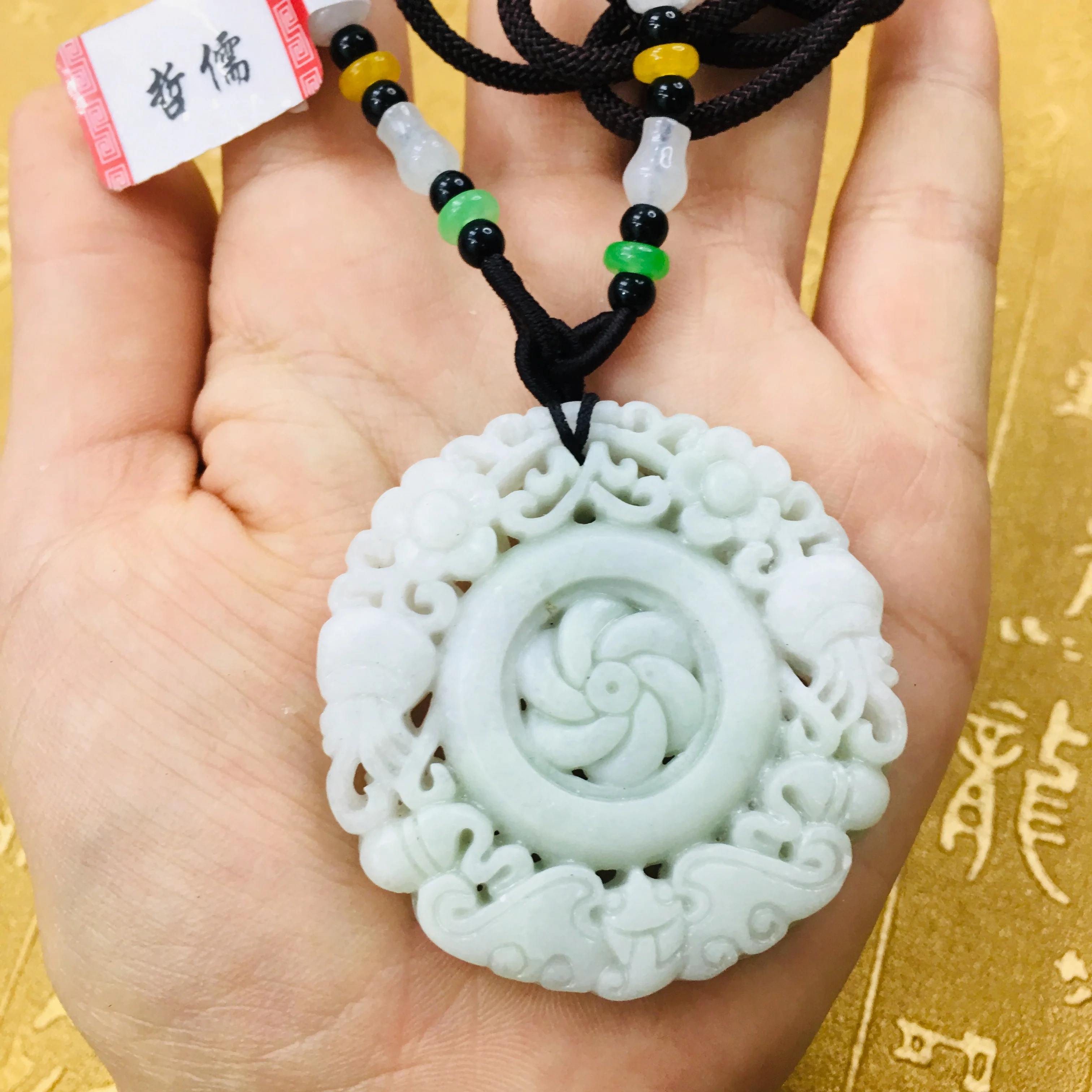 Отправить сертификат натуральный Гуйчжоу нефрит кулон резной светло зеленый