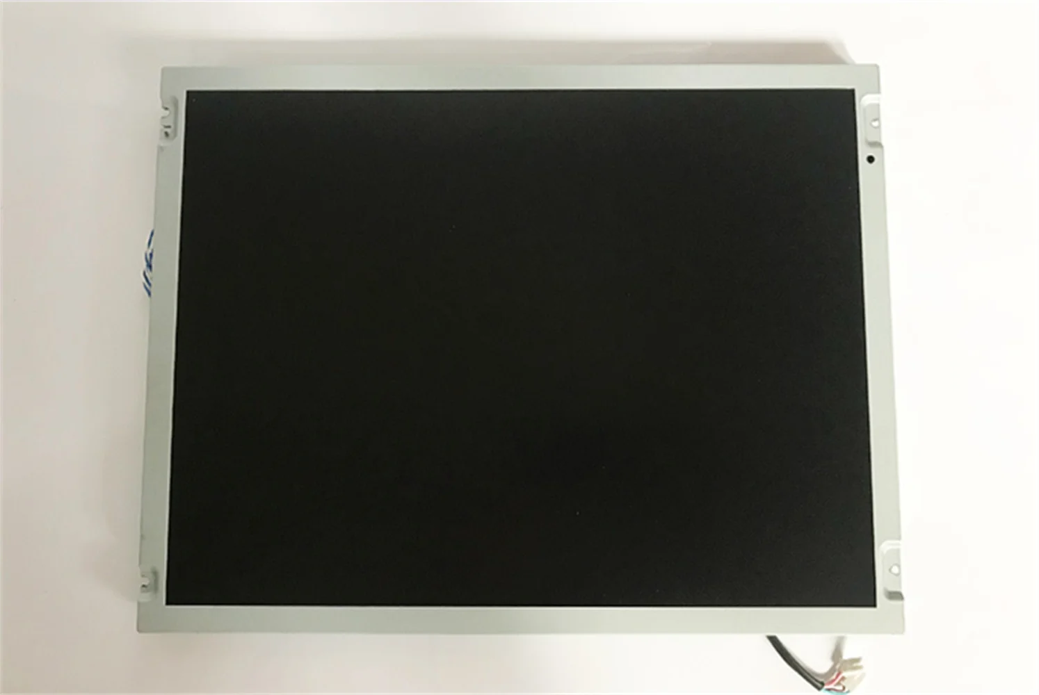 

ЖК-экран LQ150X1LW73
