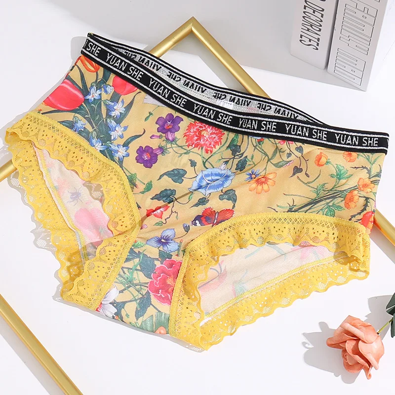 Женское нижнее белье с изображением Микки Мауса |