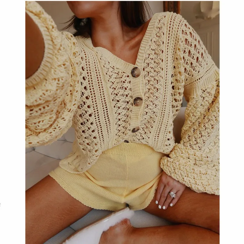 Осенний свитер вязаный крючком кардиган в винтажном стиле на пуговицах с v