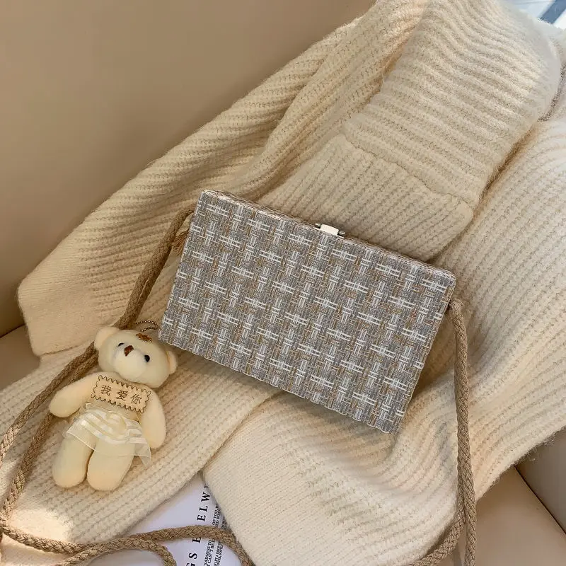 

Women's chain shoulder crossbody bag Plaid pattern leisure fashion letters small square trendy handbags bolsa feminina