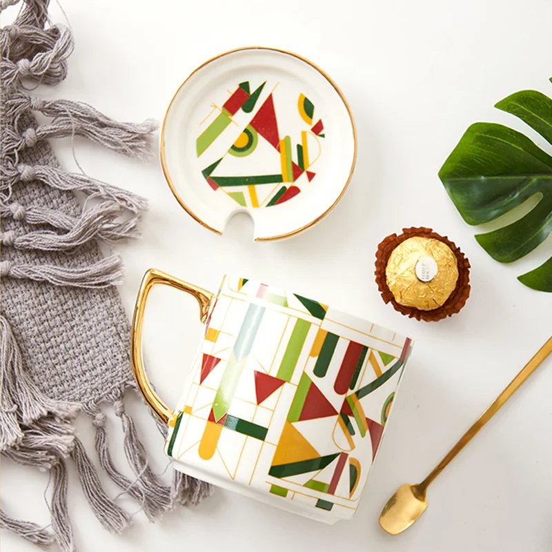 Керамическая кофейная кружка с крышкой ложкой и ручкой креативная светильник