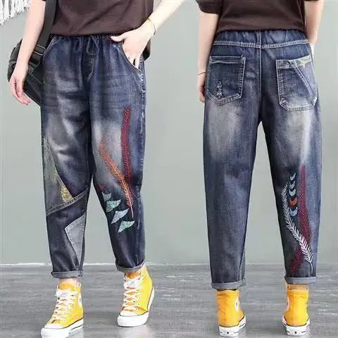 

Spring and summer 2021 new elastic waist quarter jeans women's loose size fat sister high waist embroidered Harlan pants