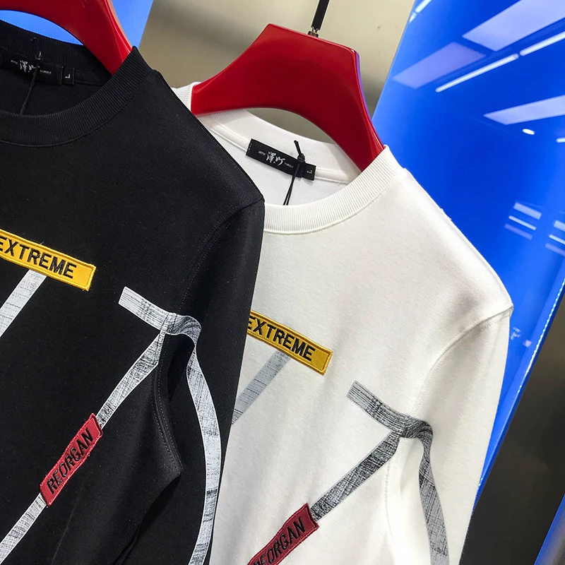 

European men's new fashion shirt in autumn 2020 personalized letter embroidery label slim round neck long sleeve sweater for men