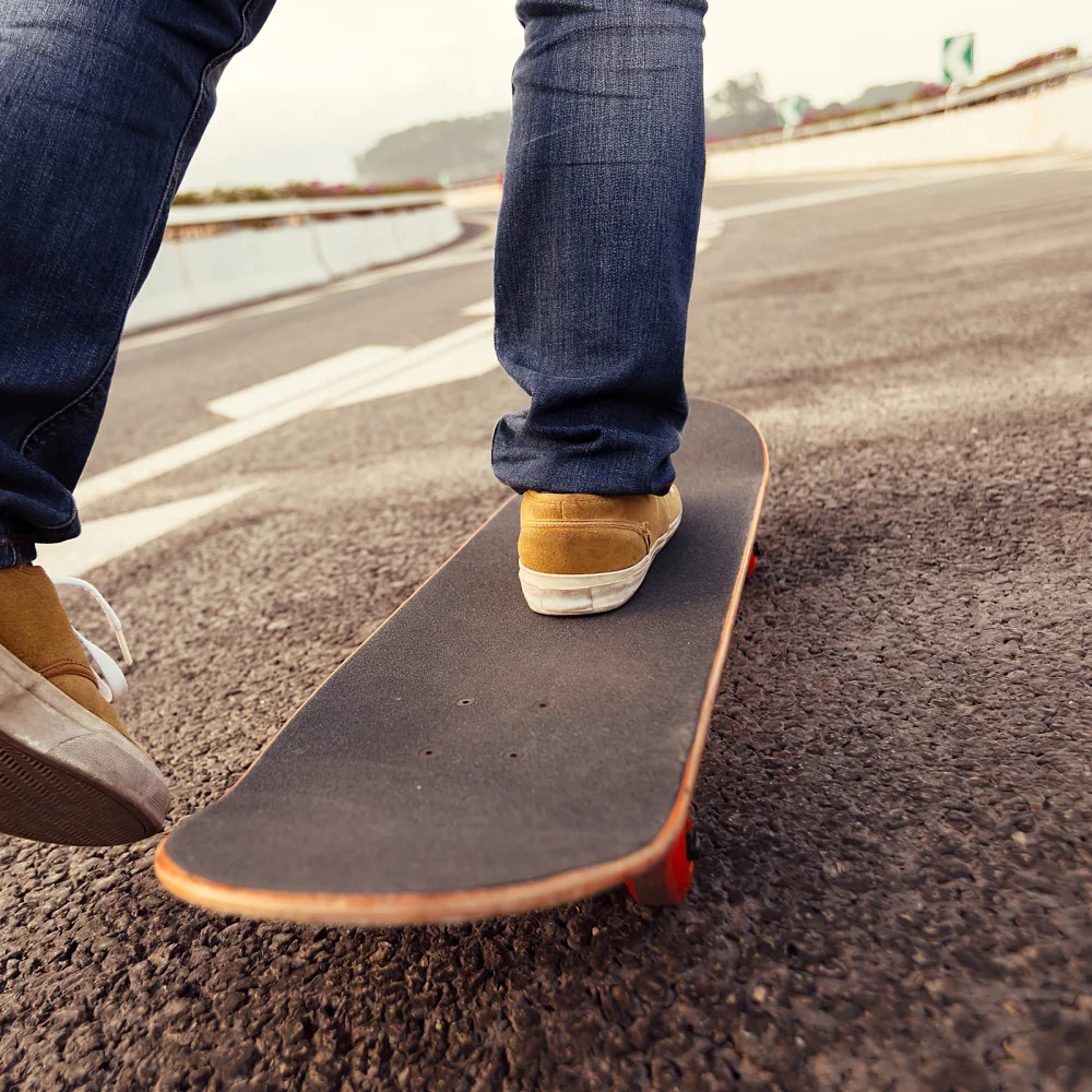 

LIOOBO 80x20cm Skateboard Sandpaper Grip Tape Sheet for Wheelchair Rollerboard Pedal Stairs (Black, Random Protective Film