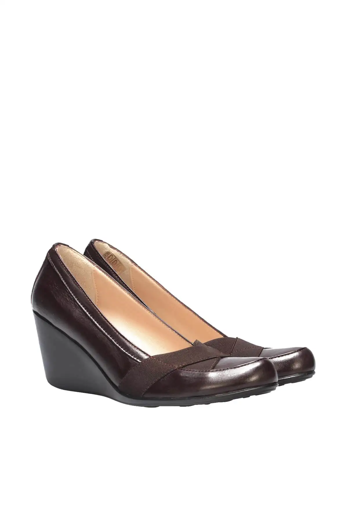 Женская обувь на танкетке из натуральной кожи с жемчугом цвет коричневый