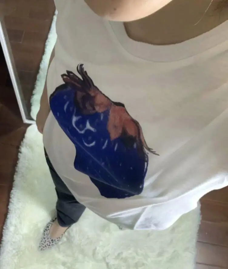 

2020 New Women White T Shirt Summer Short Sleeve Blue Big Strawberry Printed O Neck Tee Tops
