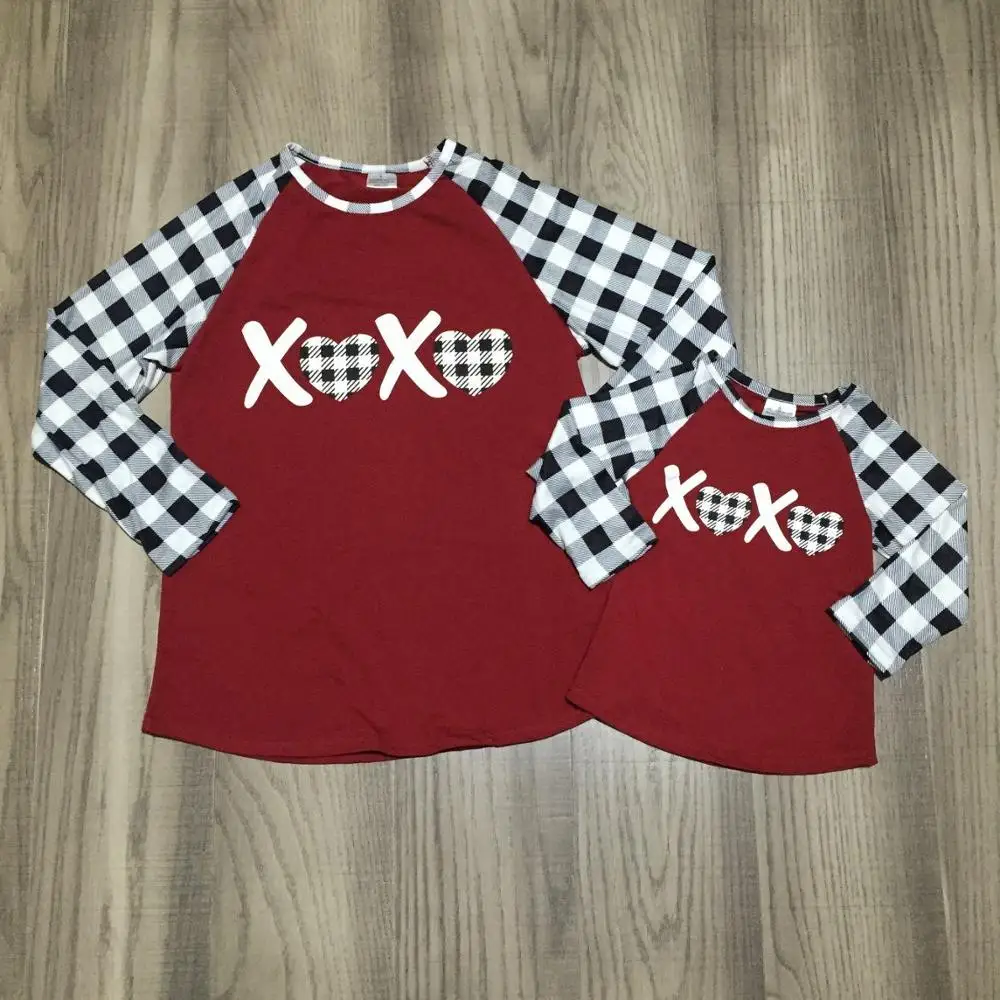 Одежда на День святого Валентина для мамы и дочки XXOO raglans клетчатая рубашка