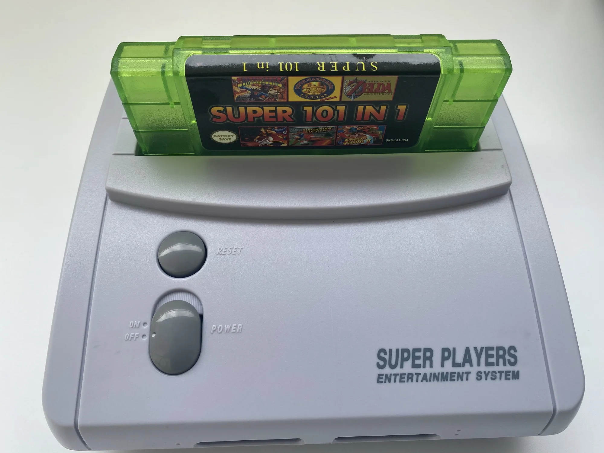 16 битная развлекательная система совместимая с Super Nintendo Games оснащена 100 или 101 в 1