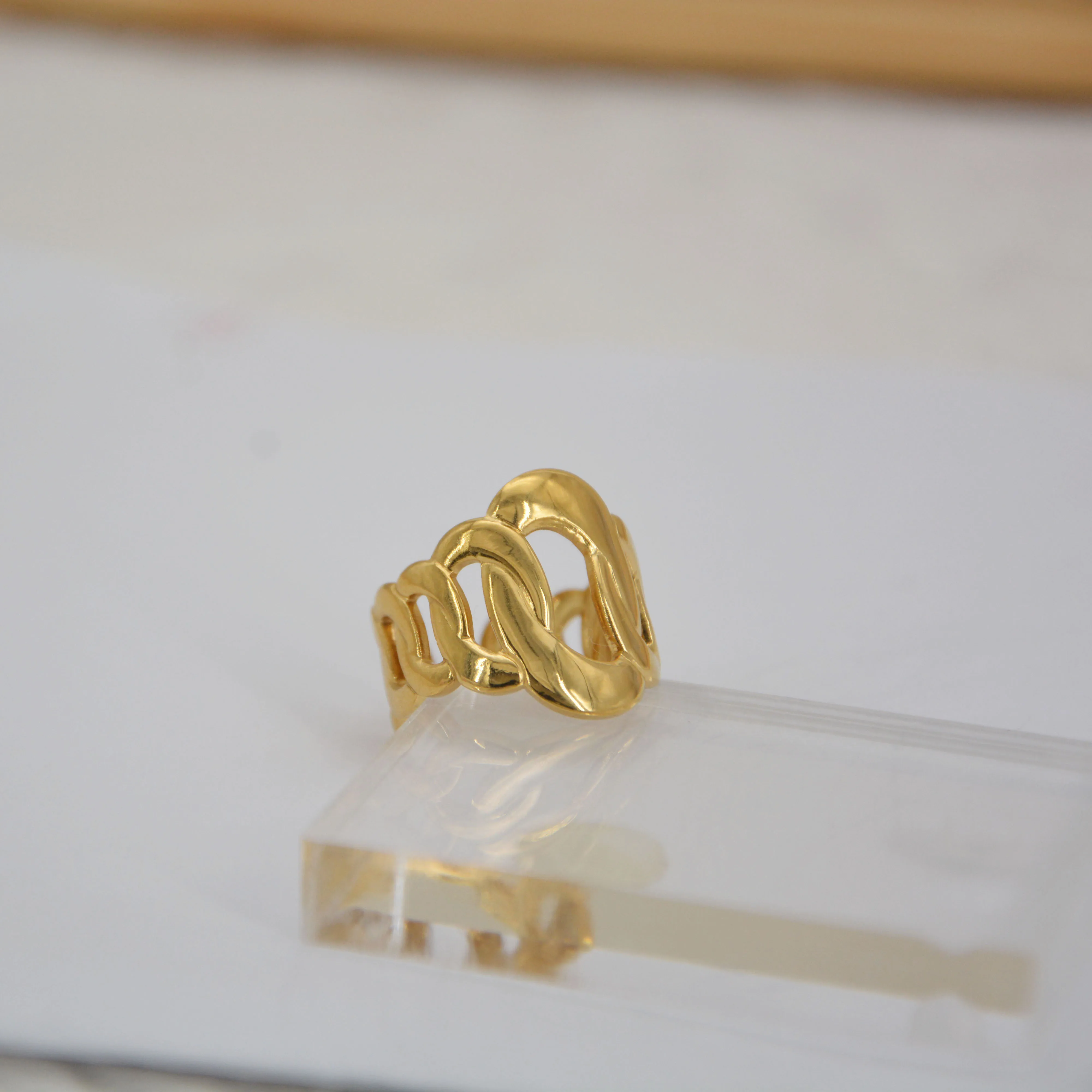 Большое кольцо из нержавеющей стали Bague покрытое позолотой 14 карат - купить по