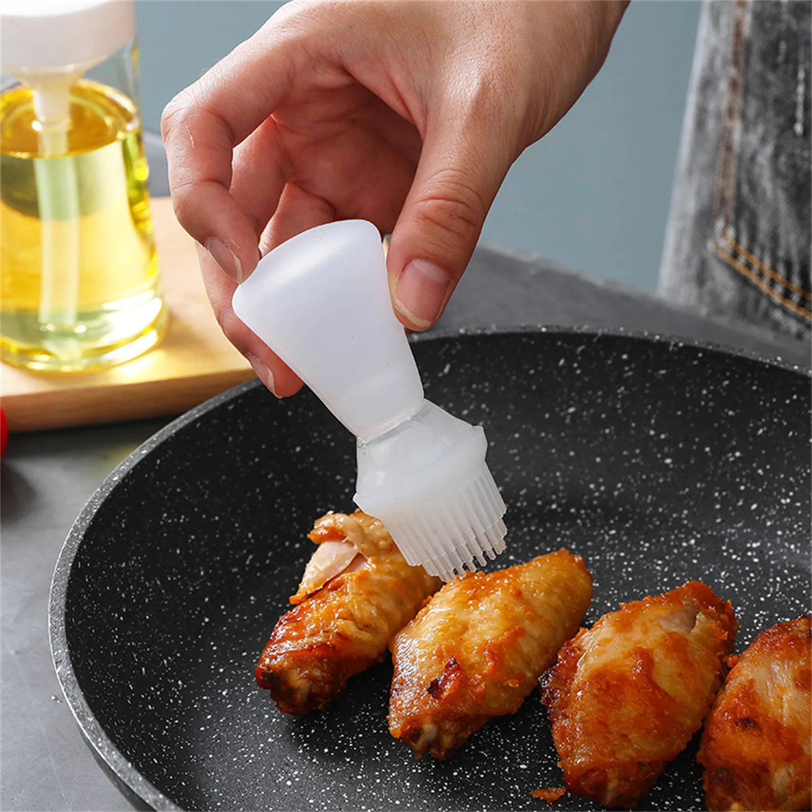 

Portable Silicone Oil Bottle with Brush Grill Oil Brushes Liquid Oil Pastry Kitchen Baking BBQ Tool Temperature Resistant Brush