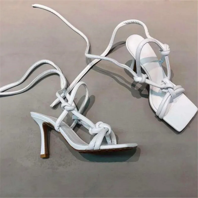 Пикантные модные женские туфли на высоком тонком каблуке с квадратным носком