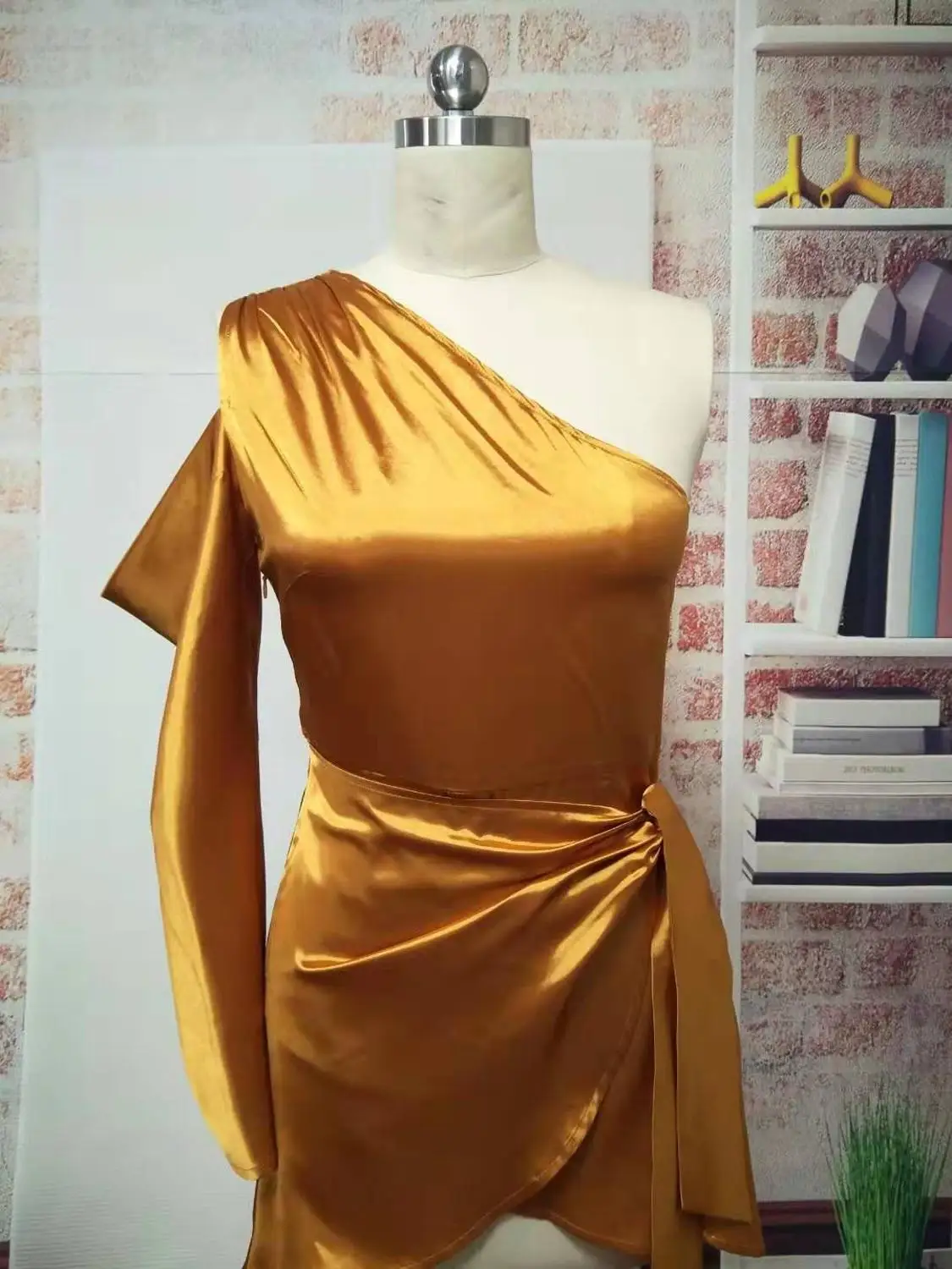 

2020 Women Summer Mini Dresses Long Sleeve Asymmetrical Evening Party Hollow Out V-Neck Sexy Golden Satin Dress Size S M L XL