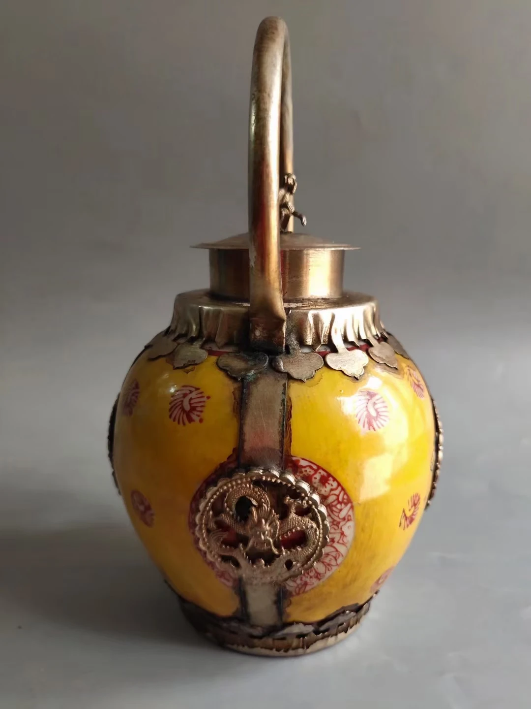 Латунный керамический чайник-это китайский антикварный чайник с тонкой ручной