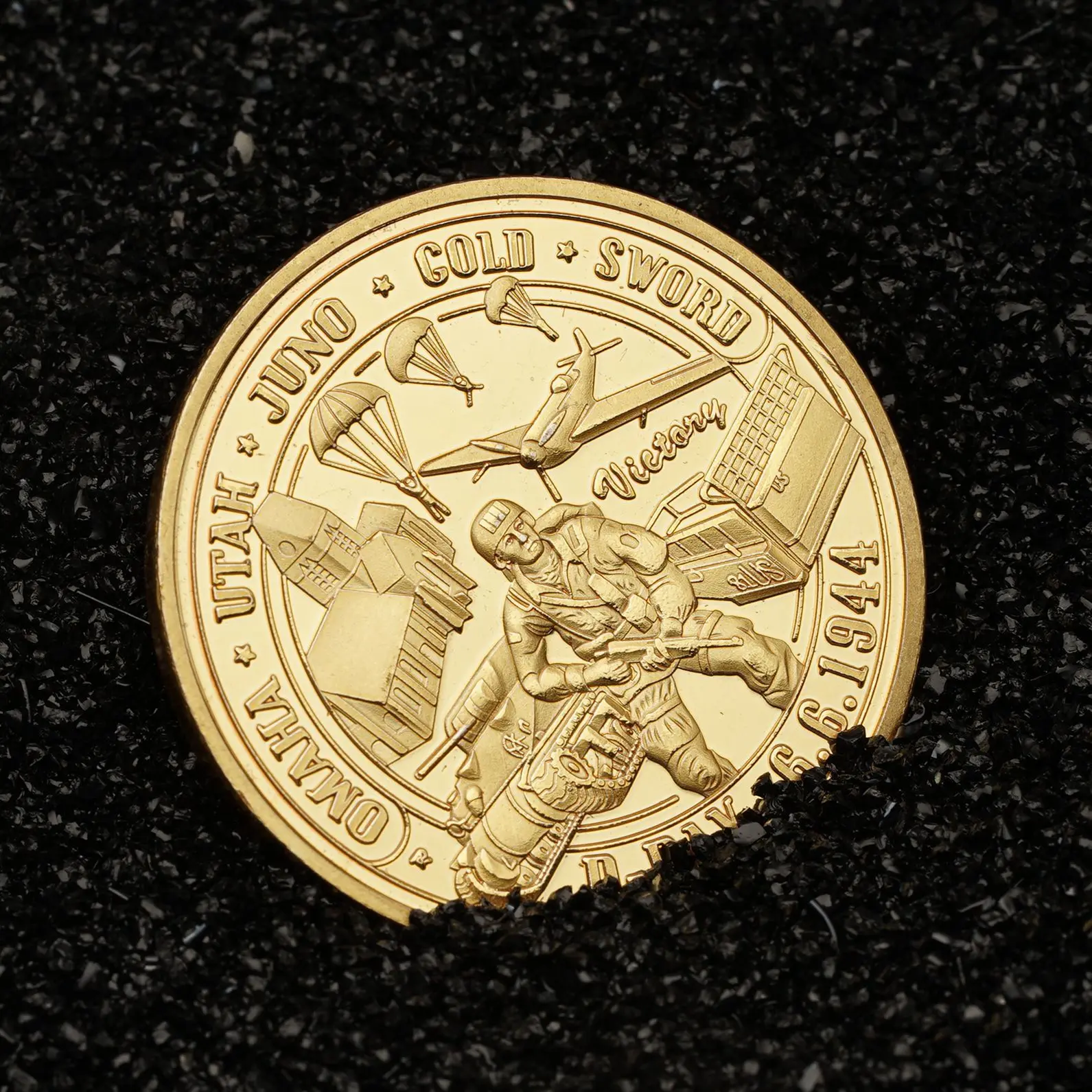 

V Shape Painted Relief Gold Plated Badge D-Day 6.6.1994 Operation Overlord Normandy Victory 70th Anniversary Commemorative Coins