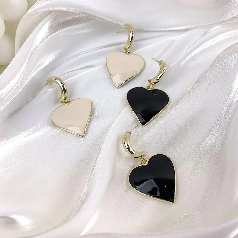 

U-Magical Textured Enamel Love Heart Dangle Earring for Women Girls Romantic White Black Gold Color Metallic Earring Jewellery