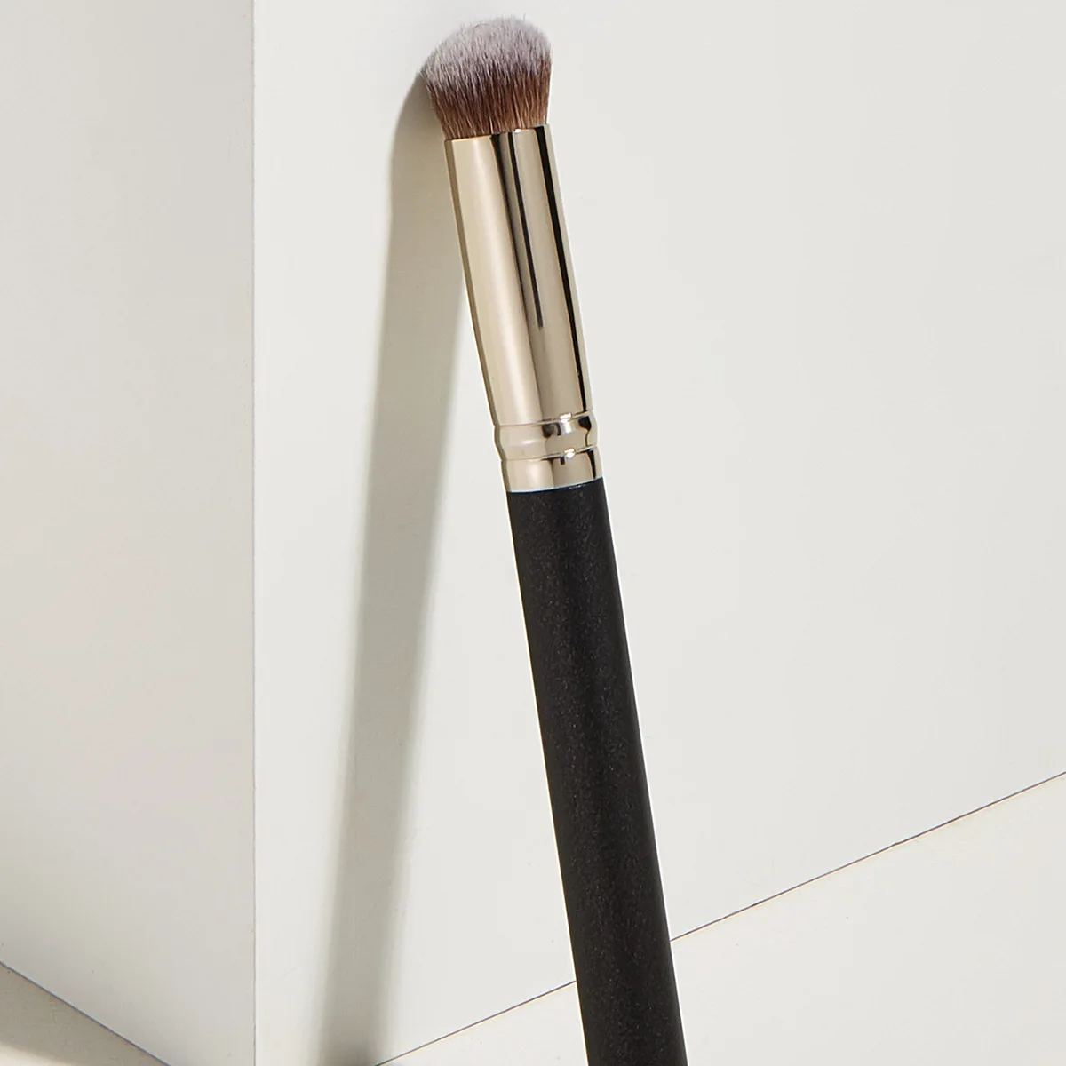 

1pcs Eyeshadow Makeup Brush Cosmetic Round Oblique Powder Eye Shadow Nose Shadow Blending Beauty Makeup Brush Tools