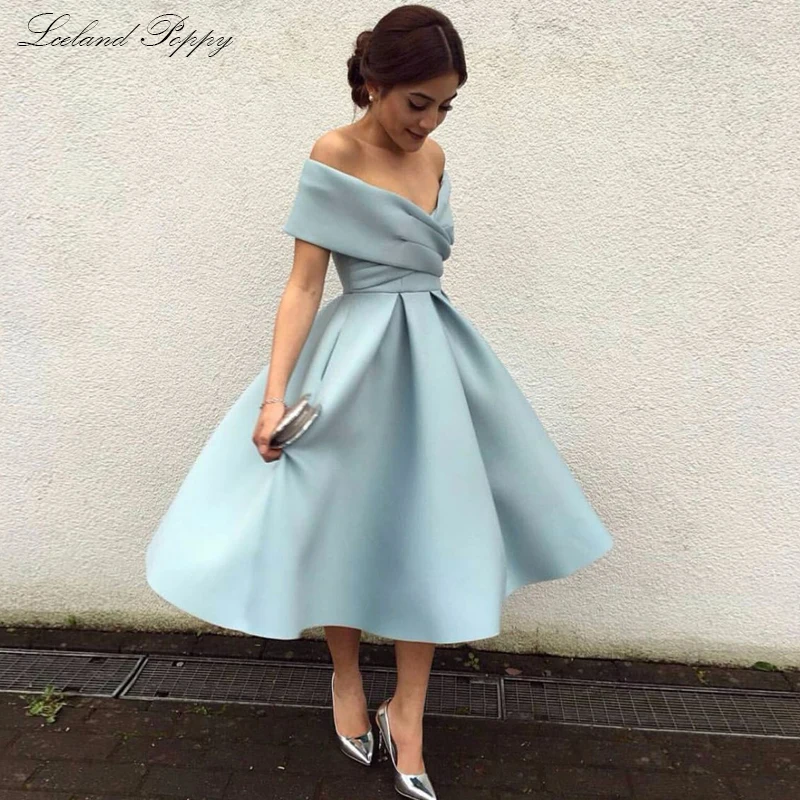 Женское винтажное коктейльное платье А-силуэта с открытыми плечами V-образным