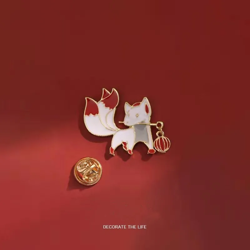 Little Fox Brooch Cute Japanese Cartoon Antique Student Badge Neckline Pin Men and Women Bag Ornaments Chest Ornament Couple |
