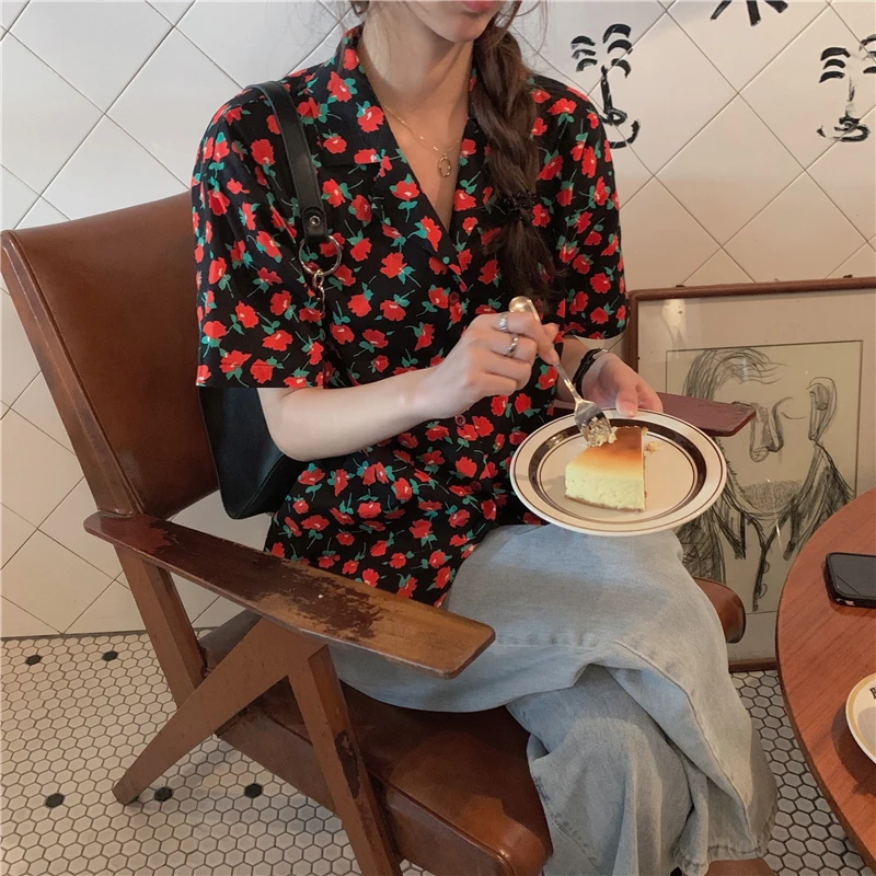 

HziriP New Retro Summer Suit Collar Small Floral Short-Sleeved Shirt 2021 Ladies All-Match Casual V-Neck Single-Breasted Shirt