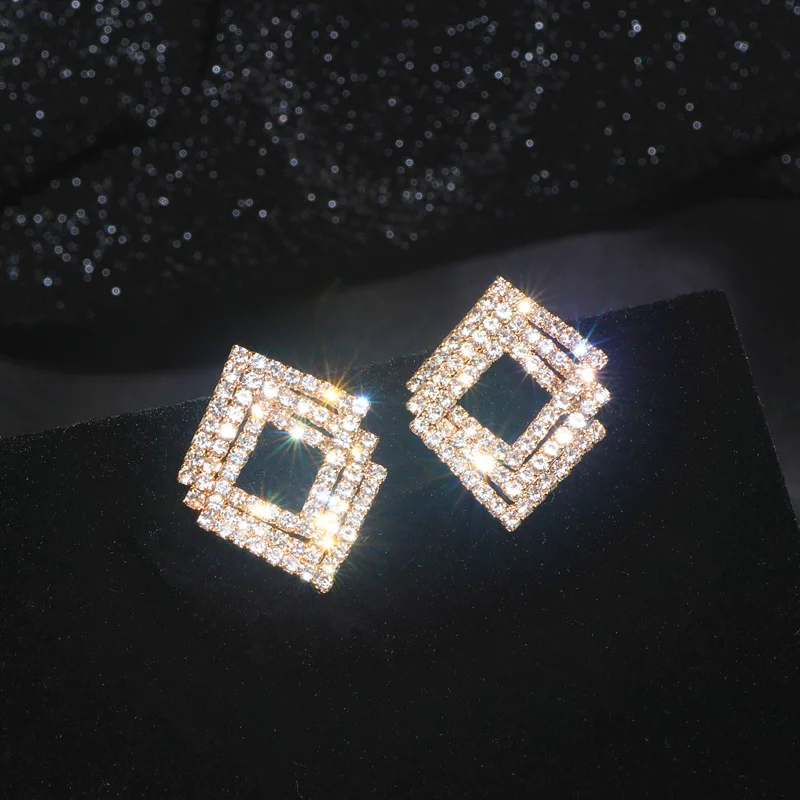 Новые модные корейские серьги гвоздики разы с геометрическими и квадратными