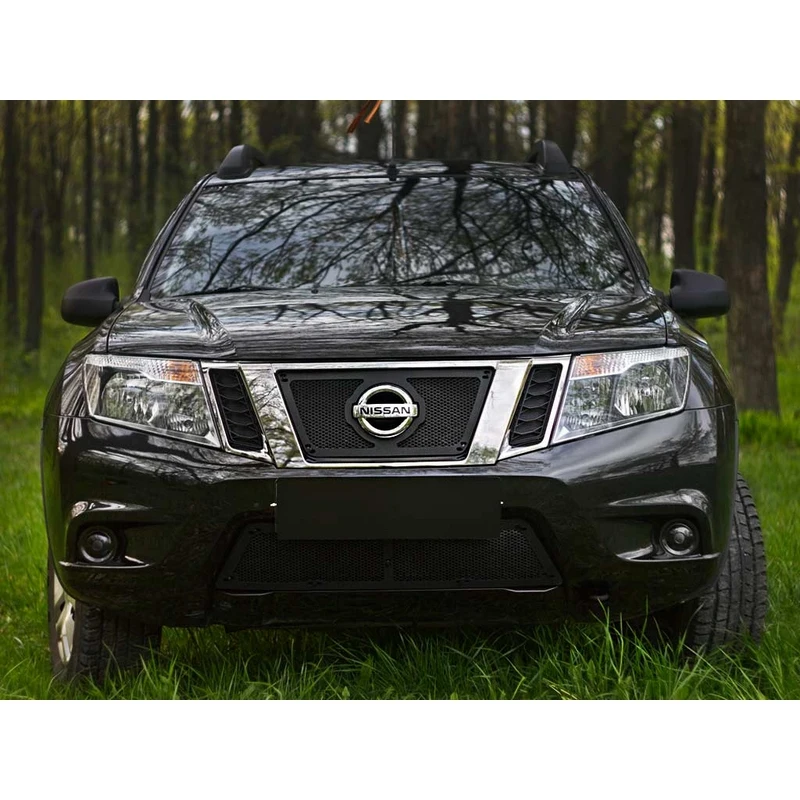 Защитная сетка решетки радиатора и переднего бампера Nissan Terrano 2014-2020 ABS пластик