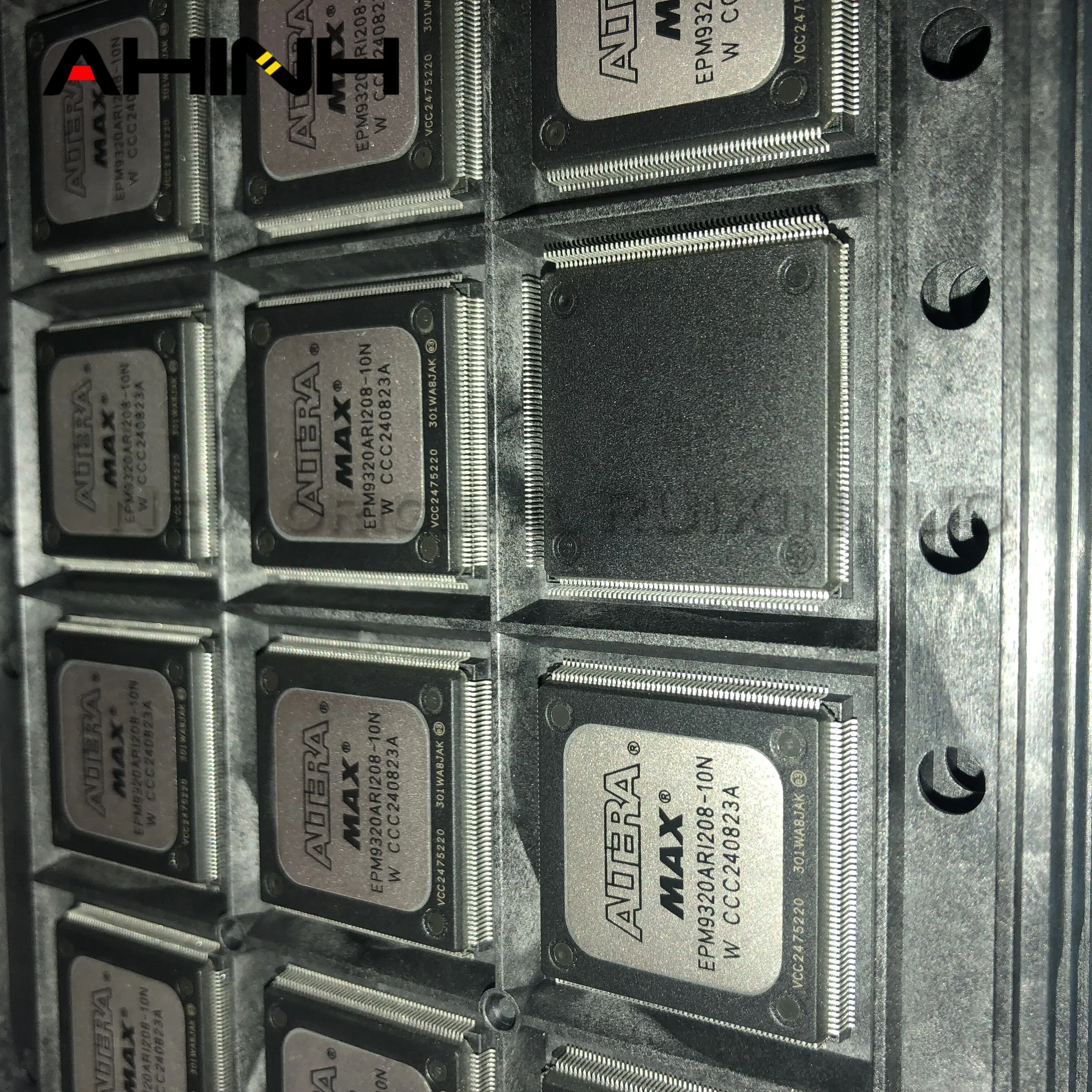 

Оригинальный встроенный IC-чип EPM9320ARI208-10N EPM9320ARI208 QFP208 nuevo