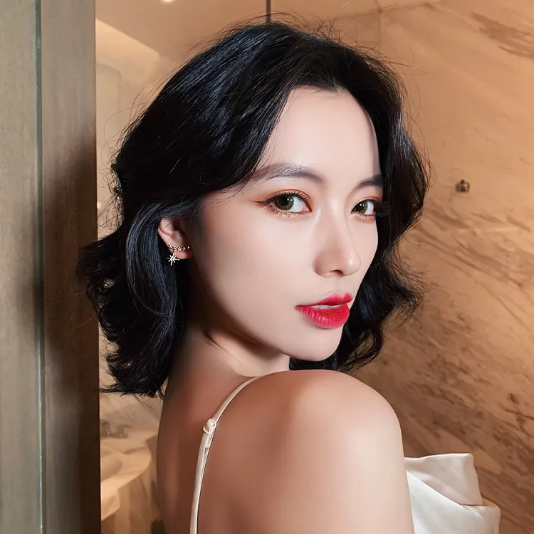 

Korean Star Women Earrings Simple Alloy Rhinestones Simple Temperament Ladies Exquisite Earrings Fashion Gift Jewelry