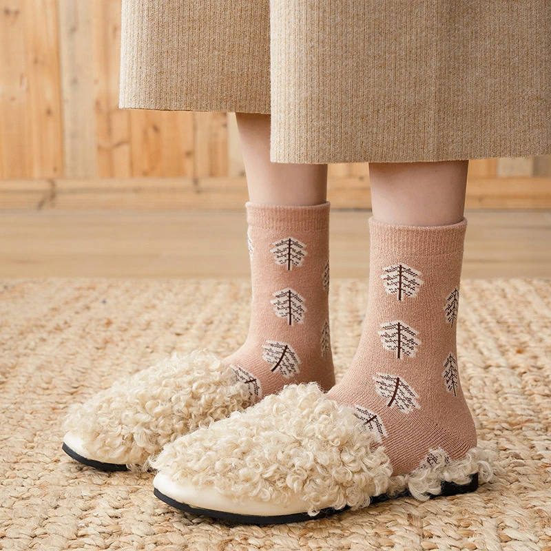 

Autumn and Winter New Ladies Socks Sweet Style Solid Color Brown Ladies Fashion Socks