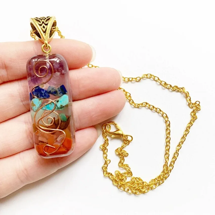 

Кулон из розового золота, с радужным камнем и смолой