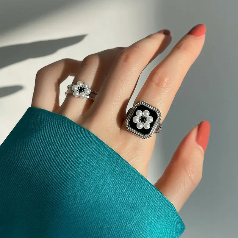 

Retro Fashion Black Oil Dripping Pearl Flower Ring Elegant Palace Style Opening Adjustable Ring for Women Girl Jewelry Gift